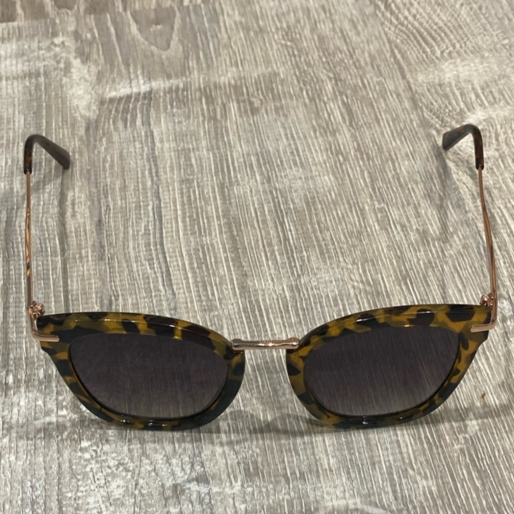 Vince Camuto Cat eye Leopard Print Sunglasses - Like New - Picture 5 of 6